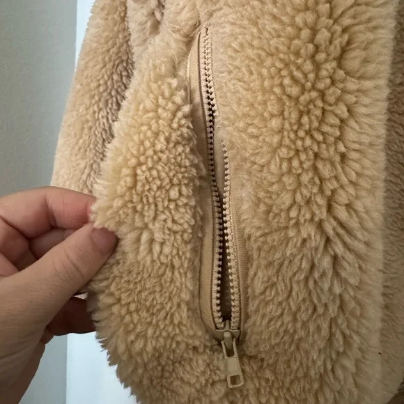ALO Foxy Sherpa Jacket in Camel without Hood! - Picture 13 of 15